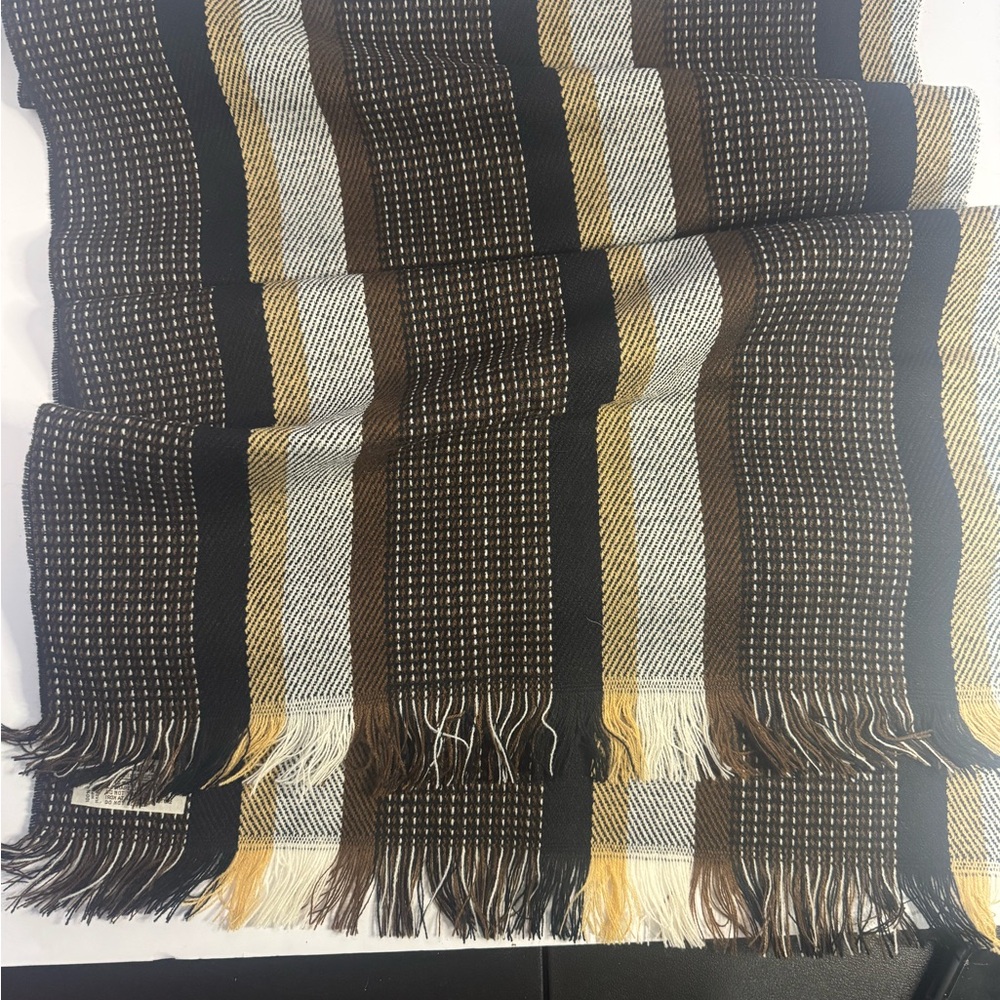 Stylish Ben Goodman Men’s scarf.